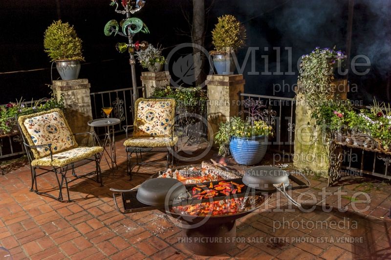 Fire pit and seating area in a garden - bench (Garden accents and garden designs) 1  